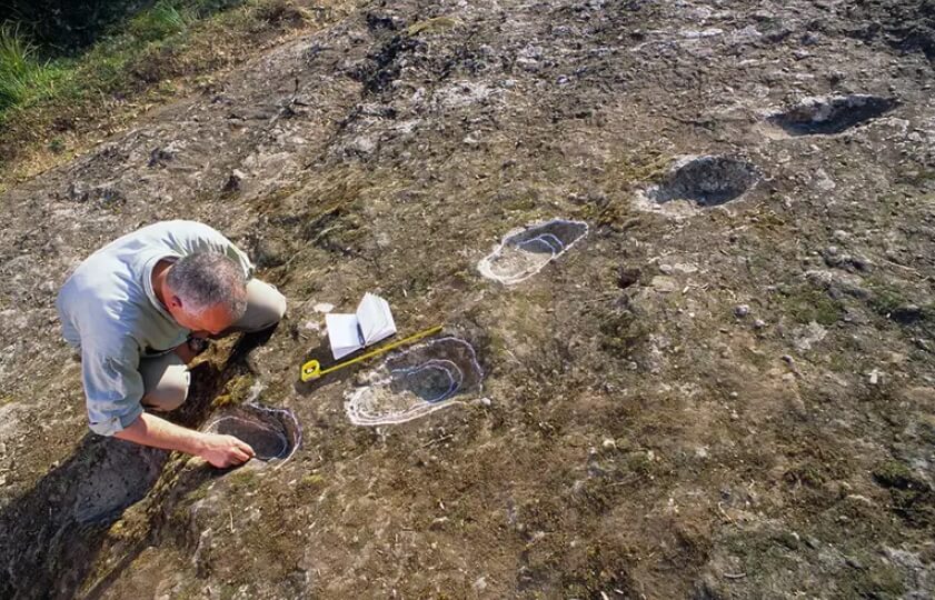 На склоне итальянского вулкана найдены загадочные следы